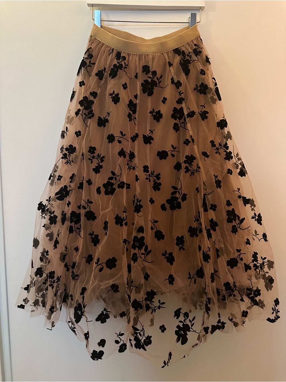 CHIC | Floral Tulle Maxi Skirt in Beige and Black